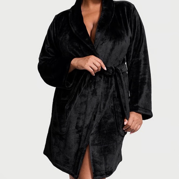 Victoria's Secret Black Plush Robe - Picture 2 of 3